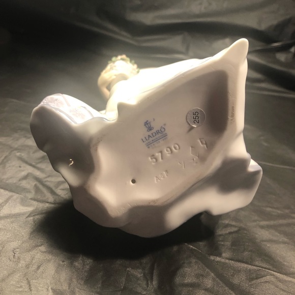 Lladro Victorian girl with flowers and pink hat 9” EUC circa 1980 - Picture 5 of 10